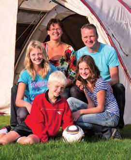 De ruime tent heeft twee slaapcabines die één geheel vormen, met in het midden een scheidingswand.