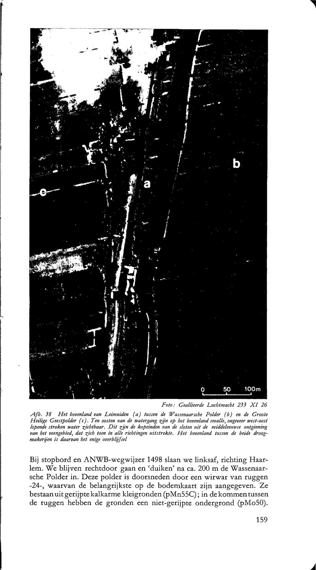 Foto: Geallieerde Luchtmacht XI 6 Af b. 8 Het bovenland van Leimuiden (a) tussen de Wassenaarsche Polder (b) en de Groote Heilige Geestpolder (c).