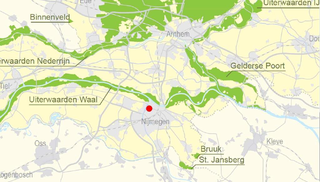 Figuur 3. Ligging van het plangebied (rode stip) ten opzichte van Natura 2000 gebieden. Het plangebied bevindt zich op circa 3,2 kilometer van Nationaal Landschap 'Gelderse Poort'.