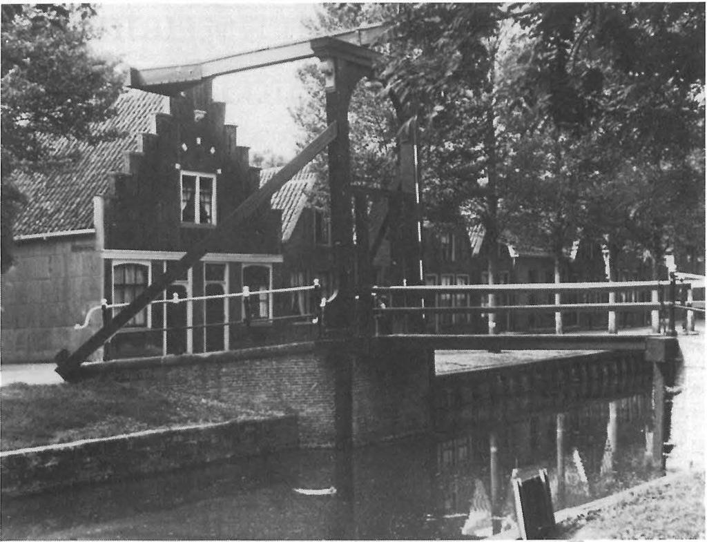 HAVEN Voor het haventje is het model gekozen van hetgeen in 1830 op Marken werd aangelegd. (... ) Rondom de haven zijn een aantal houten huizen gedacht, overeenkomstig het Marker-type.