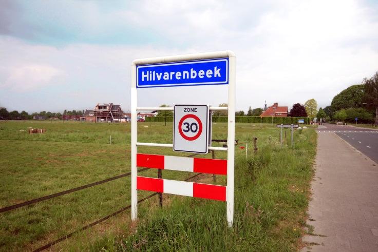 Aan de entree van Hilvarenbeek, grenzend aan het buitengebied maar op loopafstand van het centrum, zijn een tweetal bouwkavels gesitueerd van elk 1090 m².