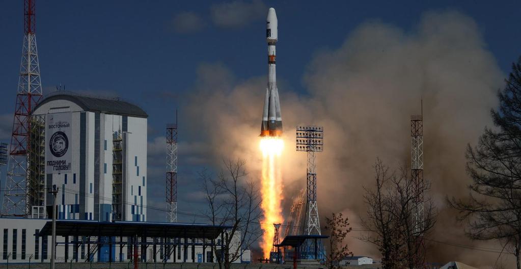 EERSTE LANCERING VANAF RUSLANDS NIEUWSTE LANCEERBASIS EEN SUCCES Een stralende, onbewolkte hemel zorgde voor een extra feestelijke stemming boven Vostochny op 28 april toen de eerste raket deze