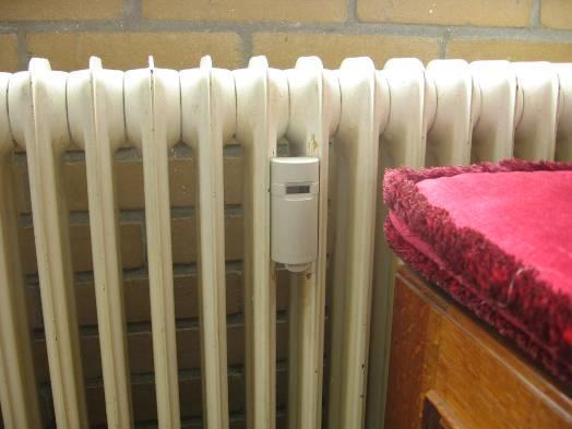 Calorimeter op een radiator Warmteteller Afbeelding 54 - Individuele meting van de stookkosten Bij een collectieve verwarmingsinstallatie moet de certificateur de aanwezigheid verifiëren van dit