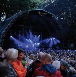 Parkfeest in de steigers. Het Parkfeest staat dit jaar dus in de steigers. En terwijl er achter de schermen flink wordt getimmerd aan een nieuw Parkfeest, gaan we dit jaar wel een feestje bouwen.