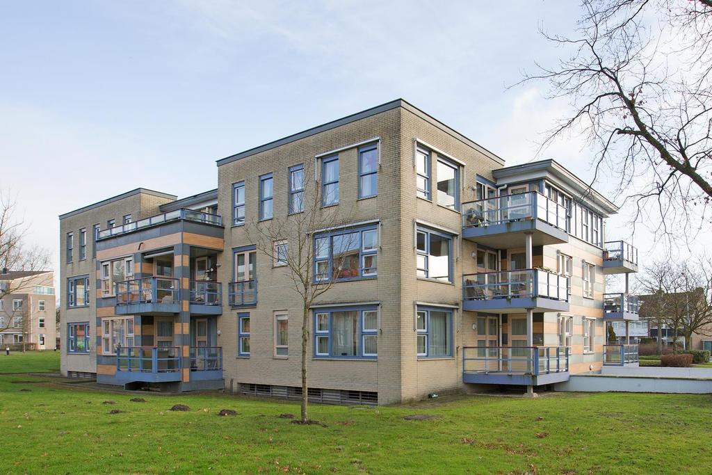Kamerlingh Onneslaan 133-A Badhoevedorp Keurig onderhouden 3-kamer seniorenwoning op de begane grond van het luxe en moderne appartementencomplex Meerendael met vrij uitzicht op groen.
