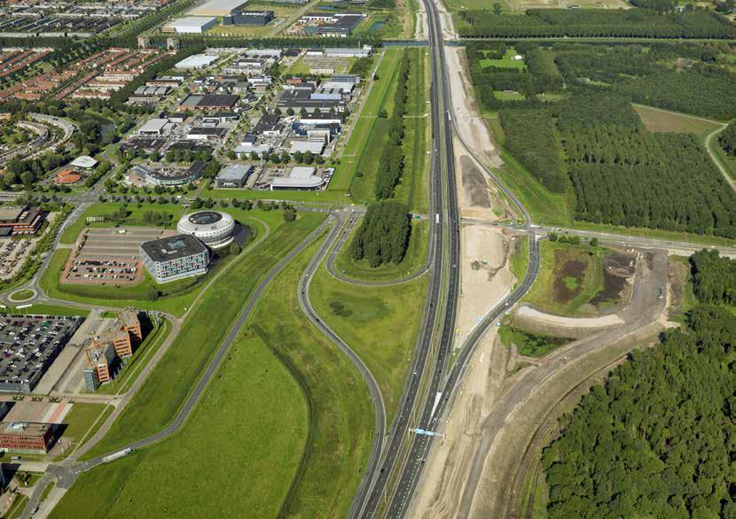 Ter hoogte van de kruising met de Waterlandsweg wordt de A6 aan de zuidkant verbreed en wordt de bestaande