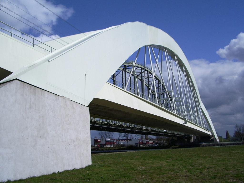 Hoofdstuk : Referentieproject: Werkspoorbridge 3 Het referentieontwerp is van Holland Railconstruct en werd uitgewerkt door aannemerscombinatie Geka Bouw uit Dordrecht en het Belgische Victor Buyck