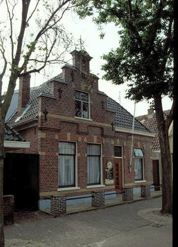 Architectuurhistorisch Woonhuis / Delftse school Willem Barentszkade 25 West-
