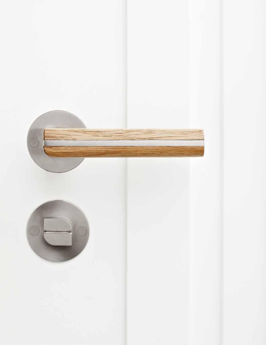 PBT/ LEVER HANDLE SATIN STAINLESS STEEL / OAK WOOD While the Two series by Piet Boon exudes simplicity, it is, in fact, one of the most