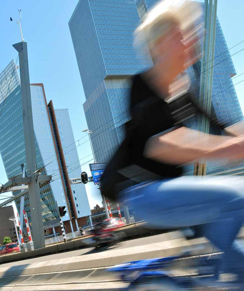 MET DE FIETS SNELLER OP HET WERK Het is gezonder, het bespaart je kosten en het levert je vooral veel tijdwinst op. Met de fiets sta je immers niet meer in de file.