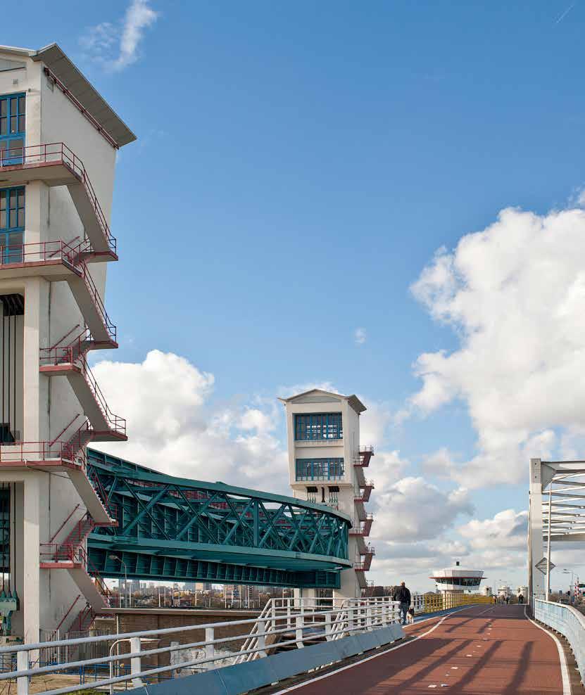 Grote kans dat je er lange tijd voor stilstond; de Algerabrug. Voor veel omwonenden een dagelijkse misère. De brug was een van de beruchtste verkeersknelpunten in de Rotterdamse regio.