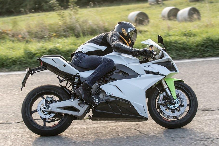 Categorie: Motornieuws 07 april 2017 Energica onthult specificaties 2017 Ego en Eva De Italiaanse fabrikant van elektrische motorfietsen, heeft onlangs de Euro 4 homologatie verkregen voor haar 2017