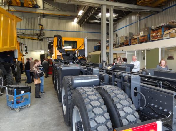 EXCURSIE NAAR GINAF - 7 MAART 2013 Onder redelijke weersomstandigheden stonden wij samen met onze medepassagiers te wachten op de bus die om 7.