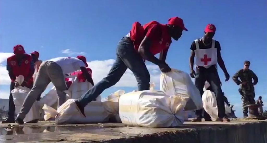 Humanitaire hulp op tijd geleverd Respons bij orkaan Matthew in Haïti (het Rode Kruis/de Rode Halve Maan) Het is essentieel dat mensen in nood de nodige steun op tijd ontvangen.