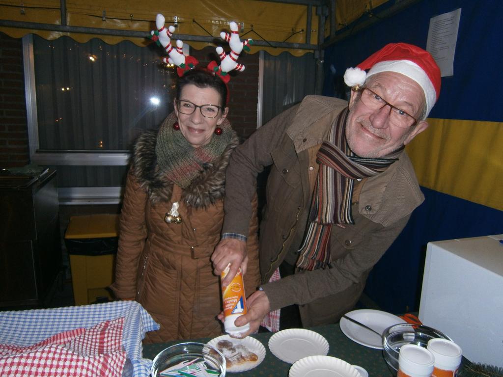 gezellig snuisteren in de cadeaukraam.