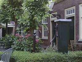Geschiedenis Jan Michielsz was een koopman in Leiden en woonde met zijn echtgenote in een huis aan de Herengracht.
