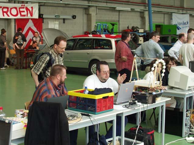 Leren programmeren met RoboMind Arvid Halma, www.robomind.net Bert en Henny aan het Hacken!