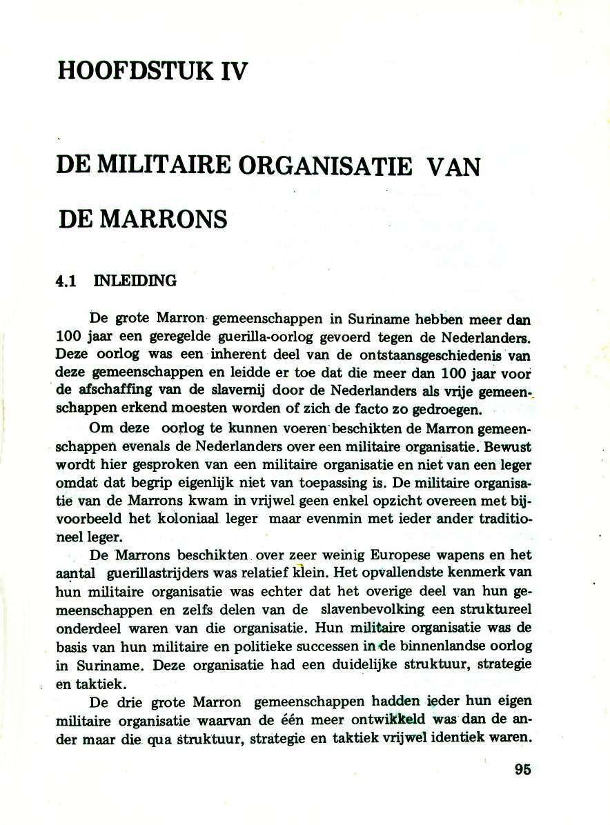 HOOFDSTUK IV DE MILIT AIRE ORGANISATIE VAN DEMARRONS 4.1 INLEIDING be grote Marron gemeenschappen in Suriname hebben meer dan 100 jaar een geregelde guerilla-oorlog gevoerd tegen de Nederlanders.