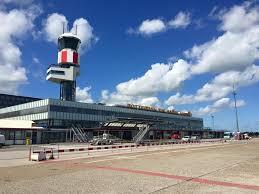 Vliegbewegingen Rotterdam the Hague Airport Begin november hebben wij als SGP-fractie, gezamenlijk met Leefbaar Krimpen vragen gesteld m.b.t. uitbreiding van het vliegveld Rotterdam The Hague Airport.