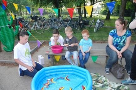 Voor de kinderen van de Merlebos, hun broertjes en zusjes, ouders, verzorgers, opa s en oma s, ooms, tantes, leerkrachten en ga zo maar door.