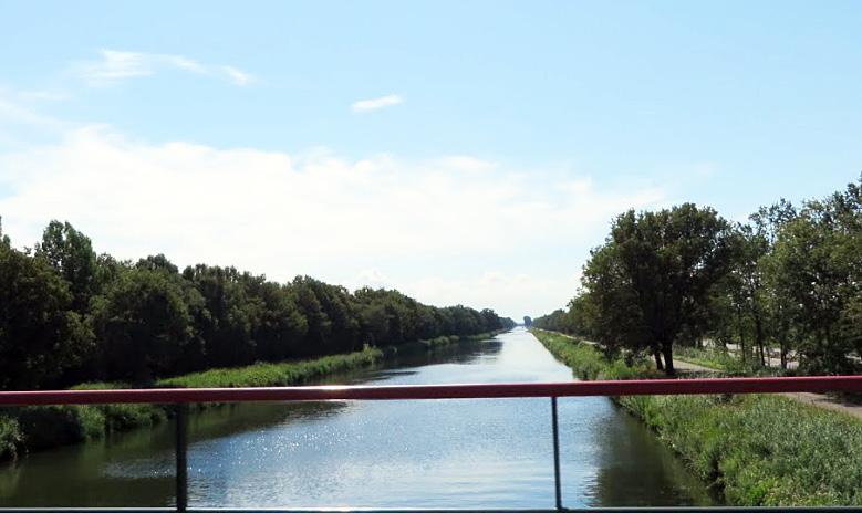 Na een tijdje rijd je over de A2 en het kanaal WessemNederweert.