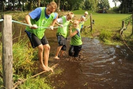 Toneelstukje opvoeren - Posters maken - Lied en dansje instuderen van kinderen voor kinderen. Voorleeswedstrijd: Verder willen we voor Schakel 2 een voorleeswedstrijd organiseren.