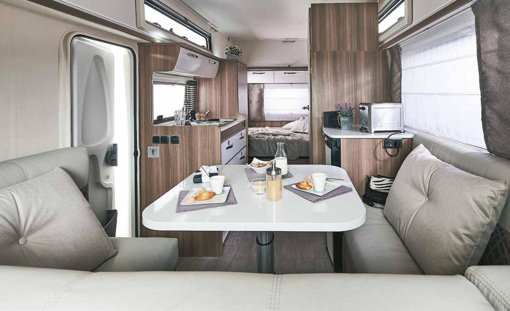 SILVER premium 440 Unieke vormgeving Silver Premium Deze unieke modellen drukken de perfecte balans uit tussen maximale woonruimte en strakke gebogen vormen, kompleet