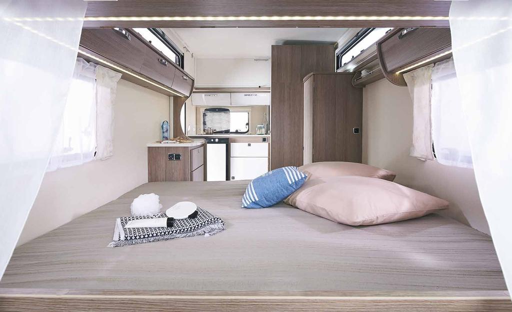 SILVER TREND 310 De mogelijkheden van een grote caravan De Silver Trend 310 biedt alle voordelen van een grote caravan, in een compactere uitvoering om zowel het rondreizen en het stallen te