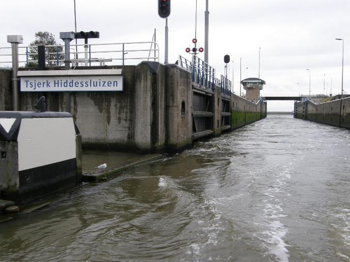 boezem op de Waddenzee geloosd. Het meeste water wordt aangevoerd via het Van Harinxmakanaal een klein deel vanuit de stad.