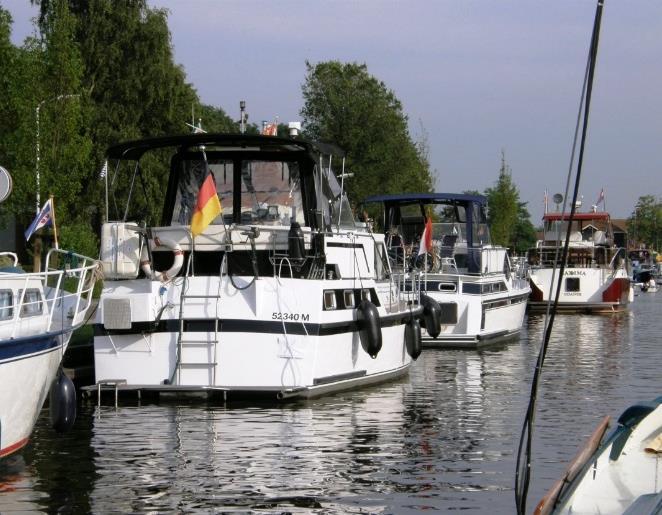 Volgens de Basisvisie Recreatietoervaart Nederland (BRTN) is de Oude Rijn een ontsluitingswater categorie BM. BRTN categorie BM, grote motorboten met een doorvaarthoogte van ca.