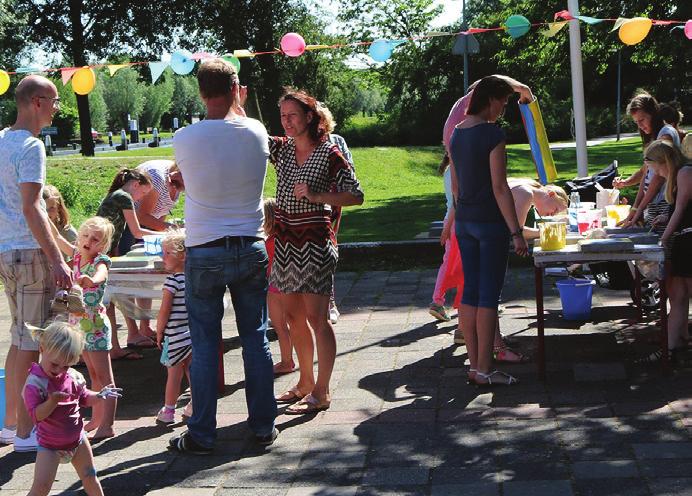 8. Kindermiddag 31 mei een geslaagde kleurijke dag 15 kinderen in Vlietwijk schilderden woensdag 31 mei jl een eigen stoeptegel en