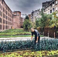 Waar mogelijk werken we met lokale producenten in het kader van duurzaamheid, Het water dat we in het restaurant serveren wordt eigenhandig gefilterd en sprankelend gemaakt voor consumptie.