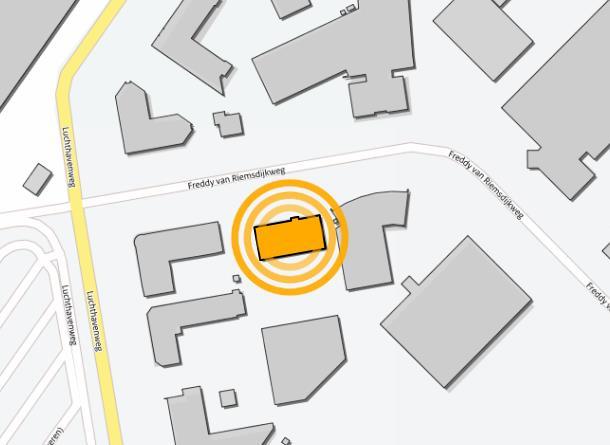 LOCATIEAANDUIDING BEREIKBAARHEID Eindhoven Airport is gelegen nabij de op- en afritten van de rijksweg A2 (Amsterdam- Maastricht), die op korte afstand zowel de A58 (Rotterdam-Eindhoven) als de A67