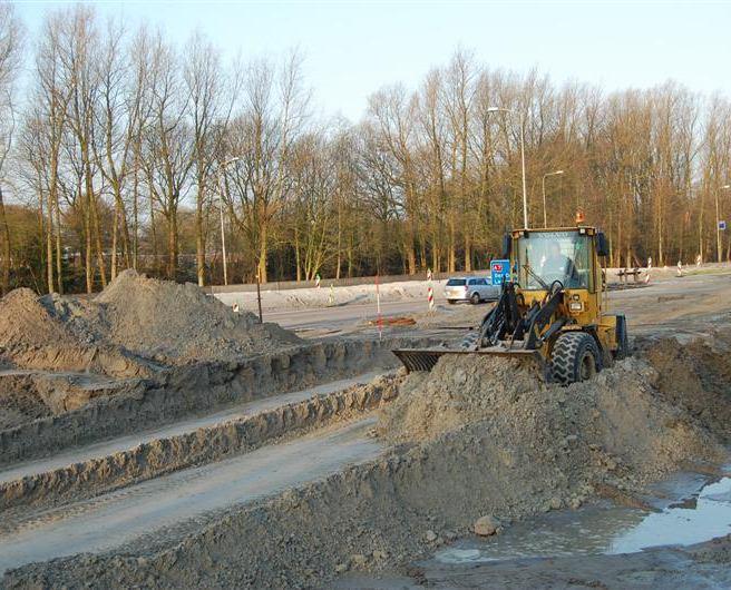 Door de dubbele toe- en afritten, kunnen er meerdere auto s tegelijk van de rotonde gebruik maken. De situatie in Hoorn is extra bijzonder, omdat er drie zogenaamde bypasses worden aangelegd.