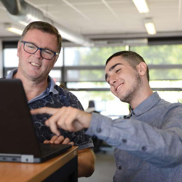 Doordat de loopbaanontwikkeling als een rode draad door ons onderwijs loopt, ontdek je steeds beter welke vakken en welke vervolgopleidingen bij jou passen.