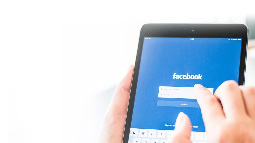 Bedrijven op Facebook. DIGITAL ADVERTISING ReachSocial Ads 76% van de ondervraagde bedrijven geeft aan Facebook actief te gebruiken voor het vermarkten van hun product/dienst.