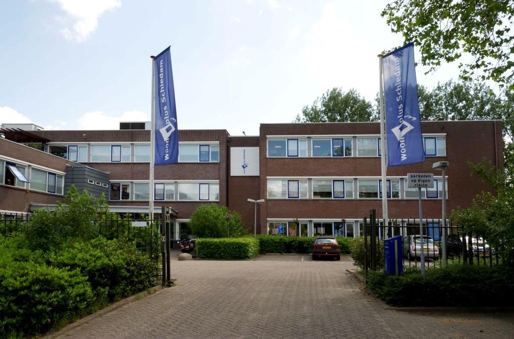 1.1 Schets Woonplus Schiedam Woonplus Schiedam is in 1999 ontstaan uit een fusie. Woningcorporatie Woonplus Schiedam beheert 11.500 woningen (beheer/eigendom) en werkt in de gemeente Schiedam.