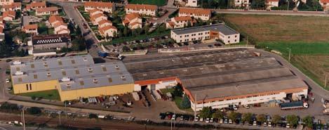 Praag (Tsjechië) JNK RDOTIN - Deze LENNOX-fabriek is gevestigd in een buitenwijk van de hoofdstad, en heeft een productieruimte van 14000 m 2. De fabriek heeft 219 gekwalificeerde werknemers.