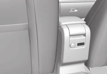 04 Klimaat Elektrisch verwarmde voorstoelen* De verwarming van de voorstoelen heeft drie standen om het zitcomfort voor bestuurder en voorpassagier bij kou te verhogen.
