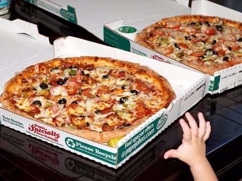 Op 22 mei 2010 kocht een software ontwikkelaar 2 pizza s voor 10 000 bitcoin.