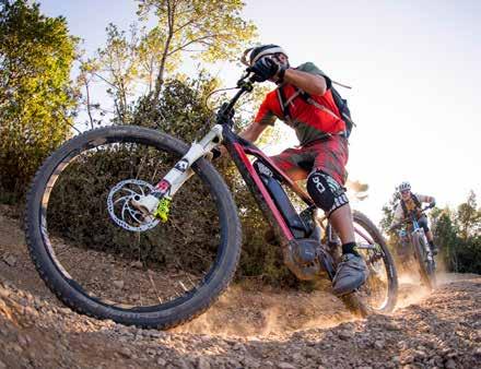 zijn training gestructureerd met de emountainbike kan coördineren.