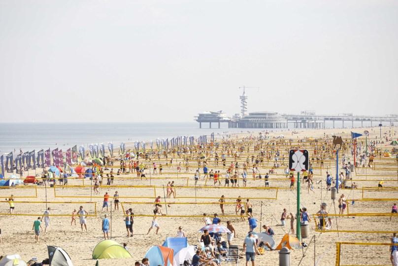 Een beachvolleybalcompetitie op de Nederlandse stranden. Er zijn 14 speelweekenden gepland en daarmee dus 28 toernooidagen. Ieder jaar doen er zo n 30.000 enthousiaste beachvolleyballers mee.