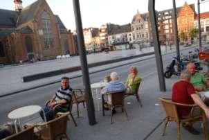 Honing 1: Grote Markt De heraangelegde Grote Markt is helemaal befietsbaar en