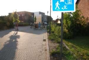 Azijn 5: kruistpunt Boomgaardstraat - Oranjemolenstraat Afgeleefd wegdek, waar op het kruispunt drie verschillende