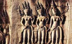 Praktische informatie Wegenkaart: C6. 6 km N van Siem Reap. n Khmer Angkor Tour Guide Association, Siem Reap, 063-964347. Open dag. 5.30 uur zonsondergang (kaartjes vanaf 5.00 uur).