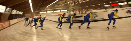 De korte bocht Ik kan alleen maar hopen dat deze leden, en hopelijk nog meer OIJCers, de kans krijgen zonder licentie op de nieuwe baan in Enschede te kunnen schaatsen.