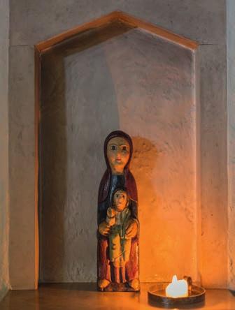 Na een bezoek aan de priorij in Zaragoza, nam voormalig priorin zuster Hildegard een beeld mee van Maria met het