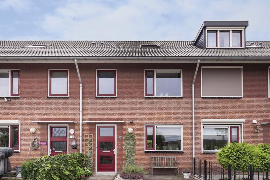 Hertenburg 14 te Barendrecht In de geliefde nieuwe woonwijk Vrijenburg in Carnisselande ligt deze mooie stijlvol uitgevoerde eengezinswoning met een uitgebouwde tuingerichte woonkamer en een