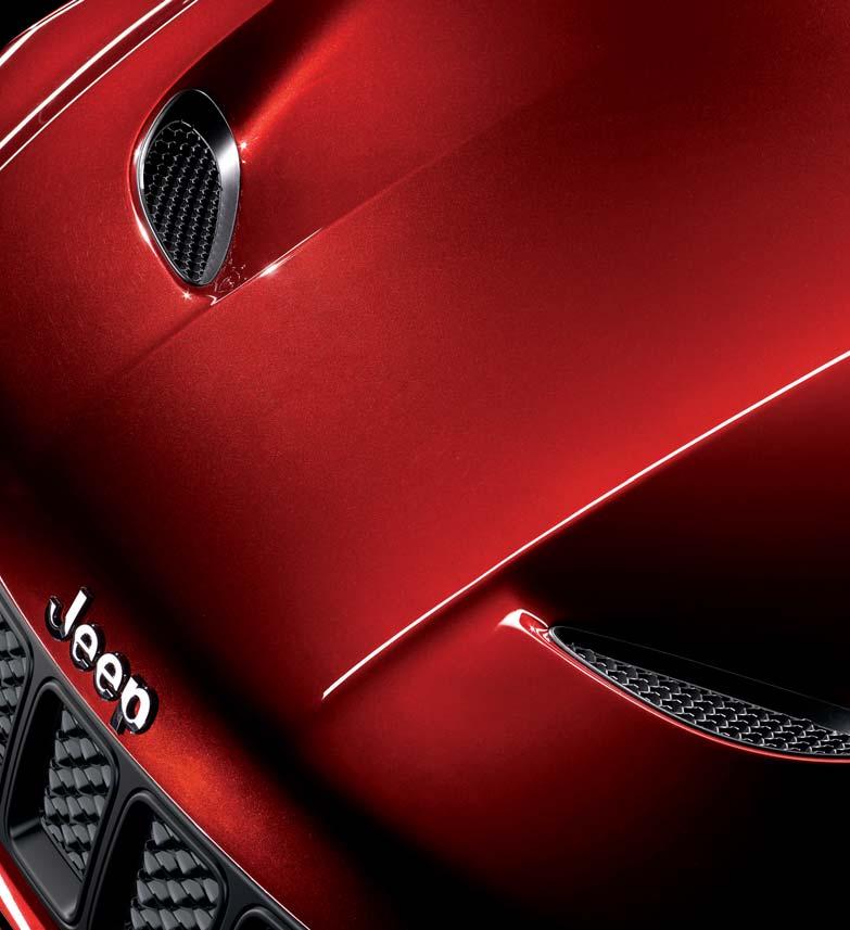 Bremboremmen en Pirelli P Zero-banden zorgen ervoor dat u het potentieel van de ultrasterke V8-motor ten volle kunt benutten.