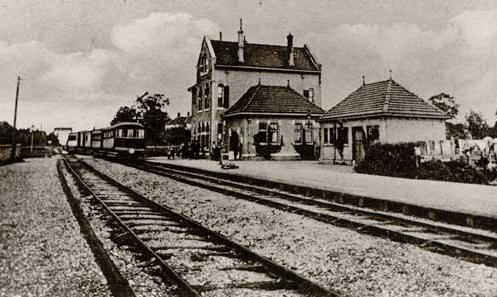 Oude foto's gezocht Gezocht oude foto's, spoorlijn Uithoorn Alphen ad Rijn Voor een tentoonstelling op zaterdag avond 23-7 en zondagmiddag 24-7 in het Dorpshuis zijn wij op zoek naar foto's en andere